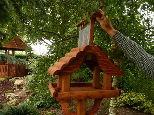 Giant Abbey Bird Table